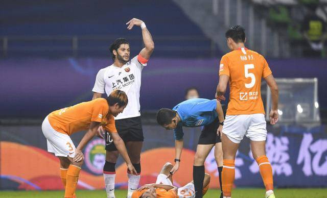  兰斯争议点球判罚引发轩然波  