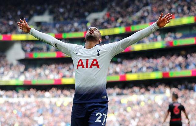  热刺锋霸帽子戏法助球队登顶联赛