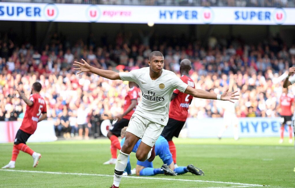  巴黎圣日耳曼主场逆转马赛,姆巴佩双响锁定胜局  